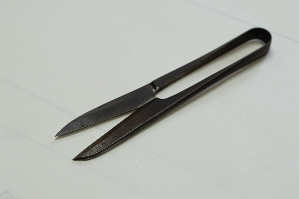 約二十年前、仕事を始める時にお父様から頂いたというハサミ