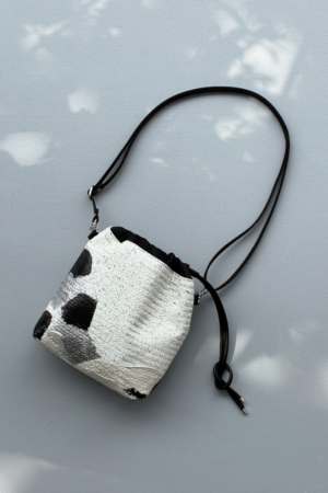 〈Buddy Mini〉drawstring bag - OffWhite / freely painting